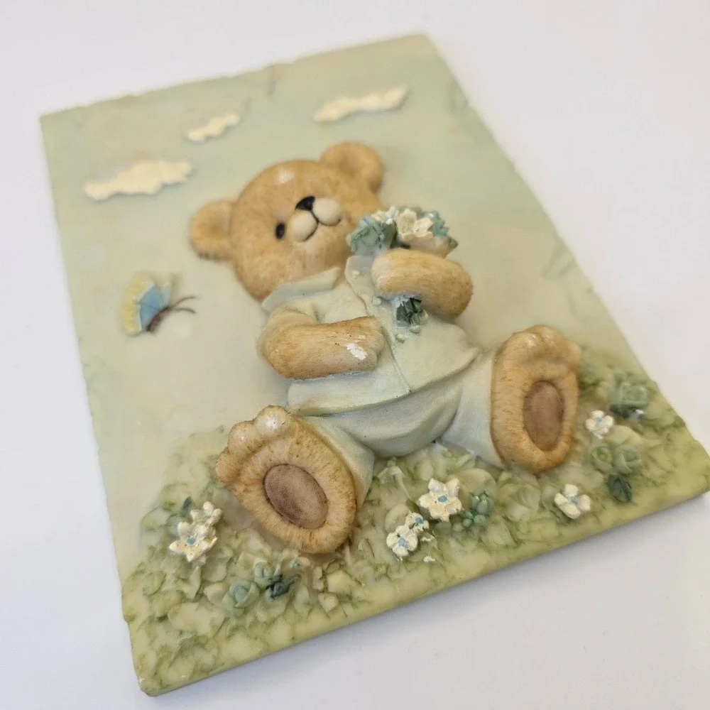 VTG SHIAH YIH Teddy Bear Wall Plaque 3D Resin Nursery Decor Blue White Flower‎